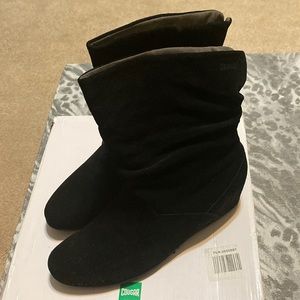 Cougar Black Suede Waterproof Wedge Boots, Size 11, Worn, Box, No trade